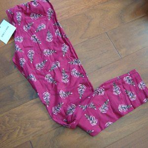 NWT Agnes & Dora Leggings Sprinkle Leaves Maroon Red sz L Christmas Trees?